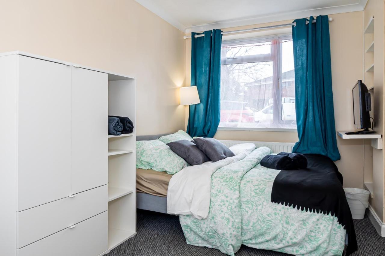 Shirley House 3, Guest House, Self Catering, Self Check In With Smart Locks, Use Of Fully Equipped Kitchen, Close To City Centre, Ideal For Longer Stays, Walking Distance To Bat, 20 Min Drive To Fawley Refinery, Excellent Transport Links Σαουθάμπτον Εξωτερικό φωτογραφία