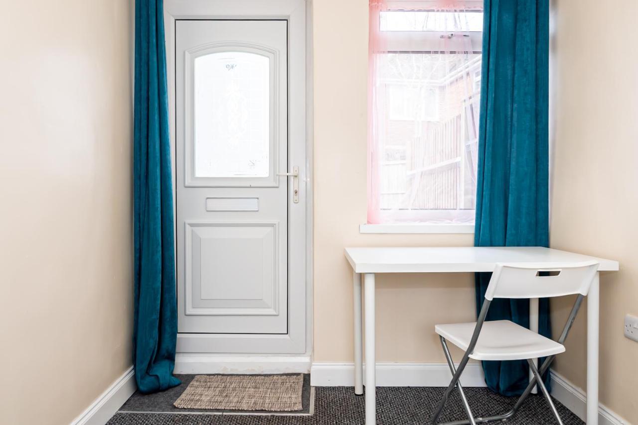 Shirley House 3, Guest House, Self Catering, Self Check In With Smart Locks, Use Of Fully Equipped Kitchen, Close To City Centre, Ideal For Longer Stays, Walking Distance To Bat, 20 Min Drive To Fawley Refinery, Excellent Transport Links Σαουθάμπτον Εξωτερικό φωτογραφία