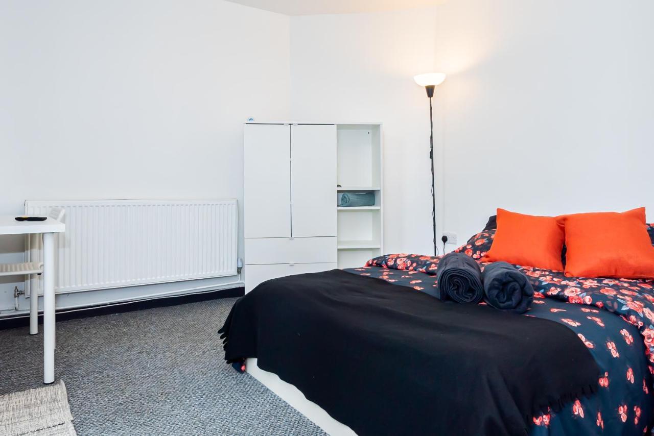 Shirley House 3, Guest House, Self Catering, Self Check In With Smart Locks, Use Of Fully Equipped Kitchen, Close To City Centre, Ideal For Longer Stays, Walking Distance To Bat, 20 Min Drive To Fawley Refinery, Excellent Transport Links Σαουθάμπτον Εξωτερικό φωτογραφία