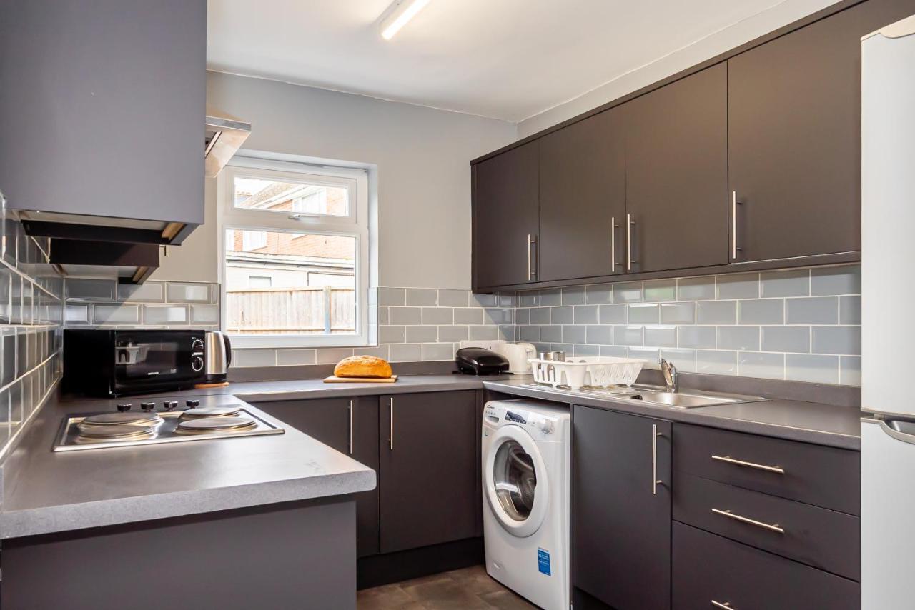 Shirley House 3, Guest House, Self Catering, Self Check In With Smart Locks, Use Of Fully Equipped Kitchen, Close To City Centre, Ideal For Longer Stays, Walking Distance To Bat, 20 Min Drive To Fawley Refinery, Excellent Transport Links Σαουθάμπτον Εξωτερικό φωτογραφία