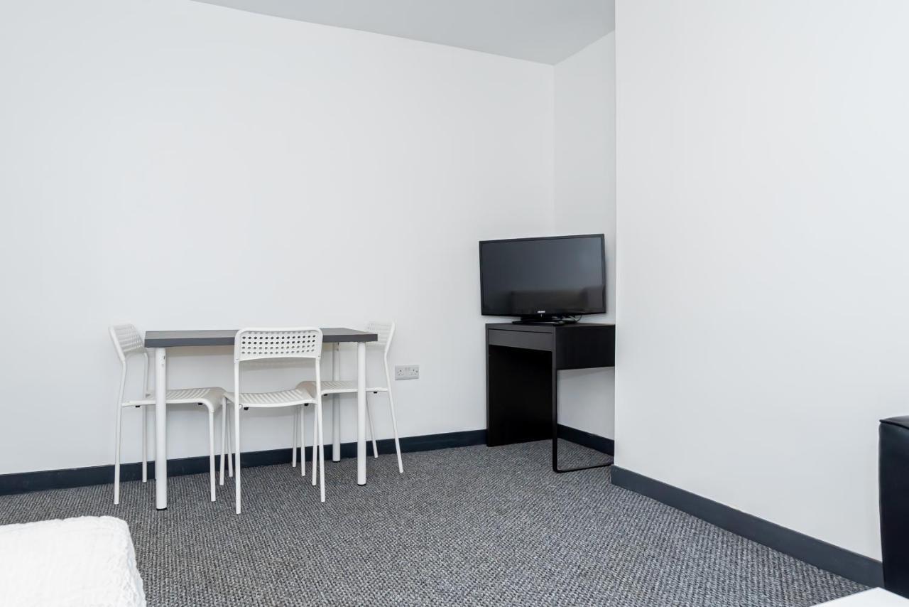 Shirley House 3, Guest House, Self Catering, Self Check In With Smart Locks, Use Of Fully Equipped Kitchen, Close To City Centre, Ideal For Longer Stays, Walking Distance To Bat, 20 Min Drive To Fawley Refinery, Excellent Transport Links Σαουθάμπτον Εξωτερικό φωτογραφία