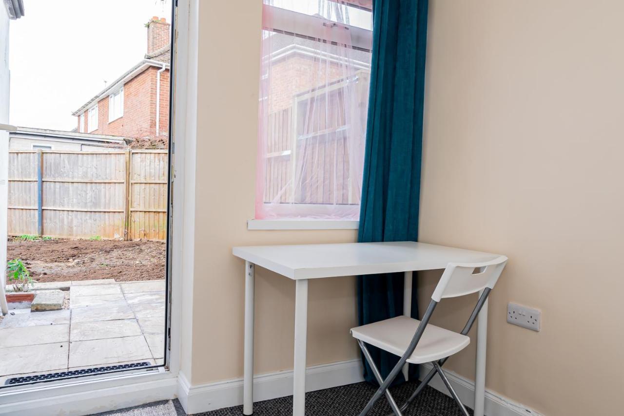 Shirley House 3, Guest House, Self Catering, Self Check In With Smart Locks, Use Of Fully Equipped Kitchen, Close To City Centre, Ideal For Longer Stays, Walking Distance To Bat, 20 Min Drive To Fawley Refinery, Excellent Transport Links Σαουθάμπτον Εξωτερικό φωτογραφία